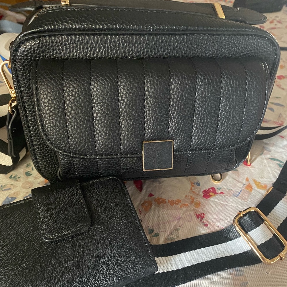 Crossbody bag wallet included